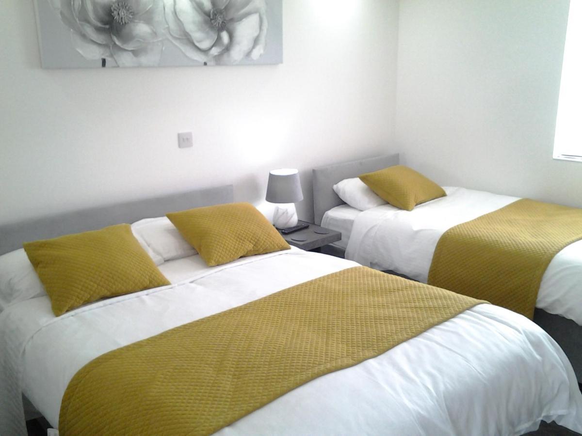Dowlais Lady Charlotte Guest Rooms Triple Rooms מראה חיצוני תמונה