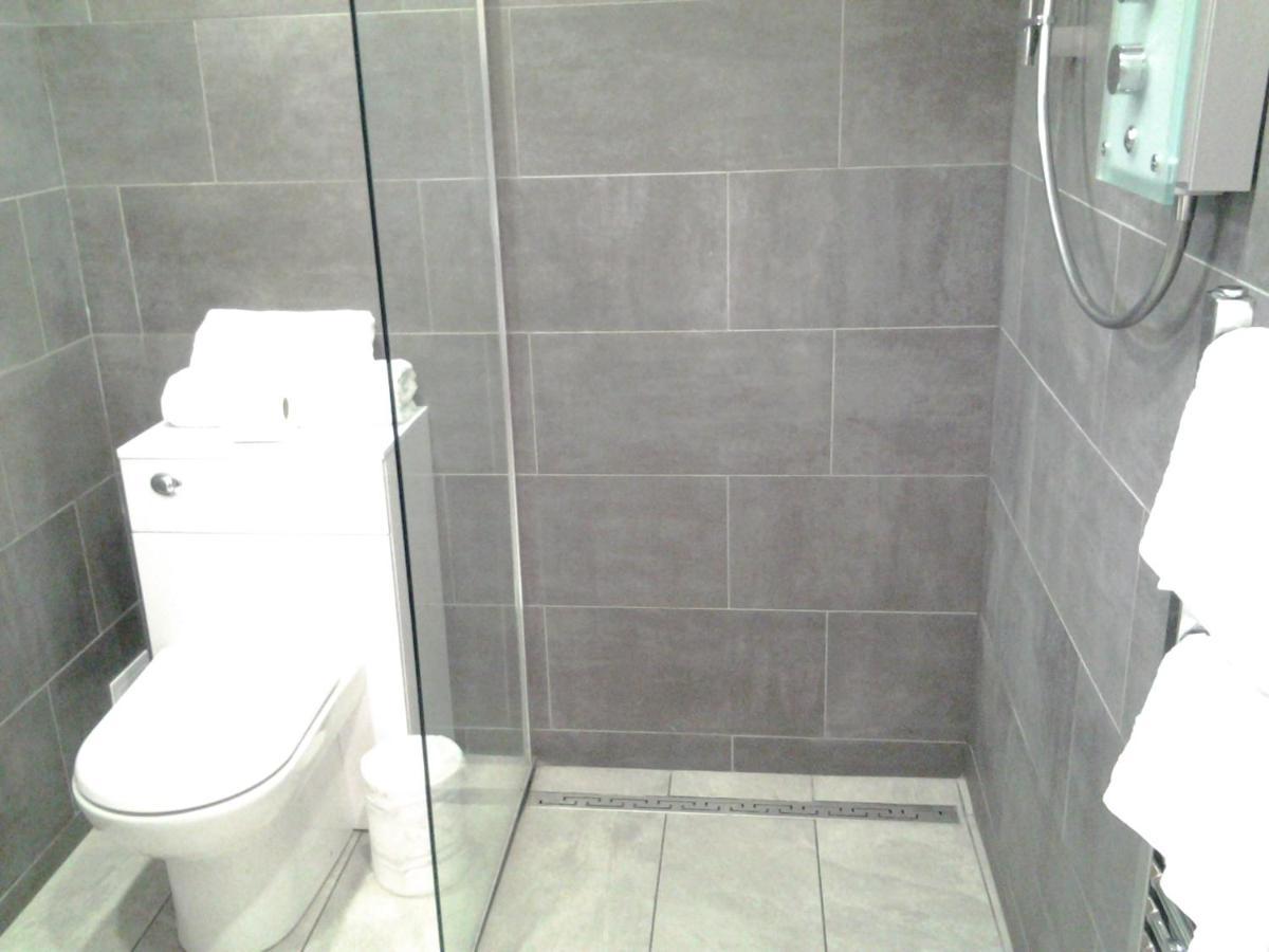 Dowlais Lady Charlotte Guest Rooms Triple Rooms מראה חיצוני תמונה