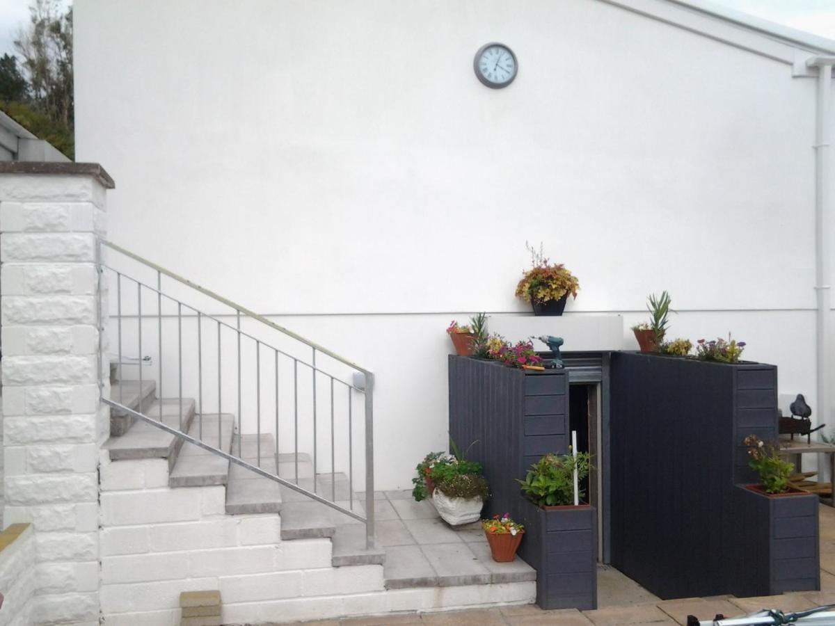 Dowlais Lady Charlotte Guest Rooms Triple Rooms מראה חיצוני תמונה