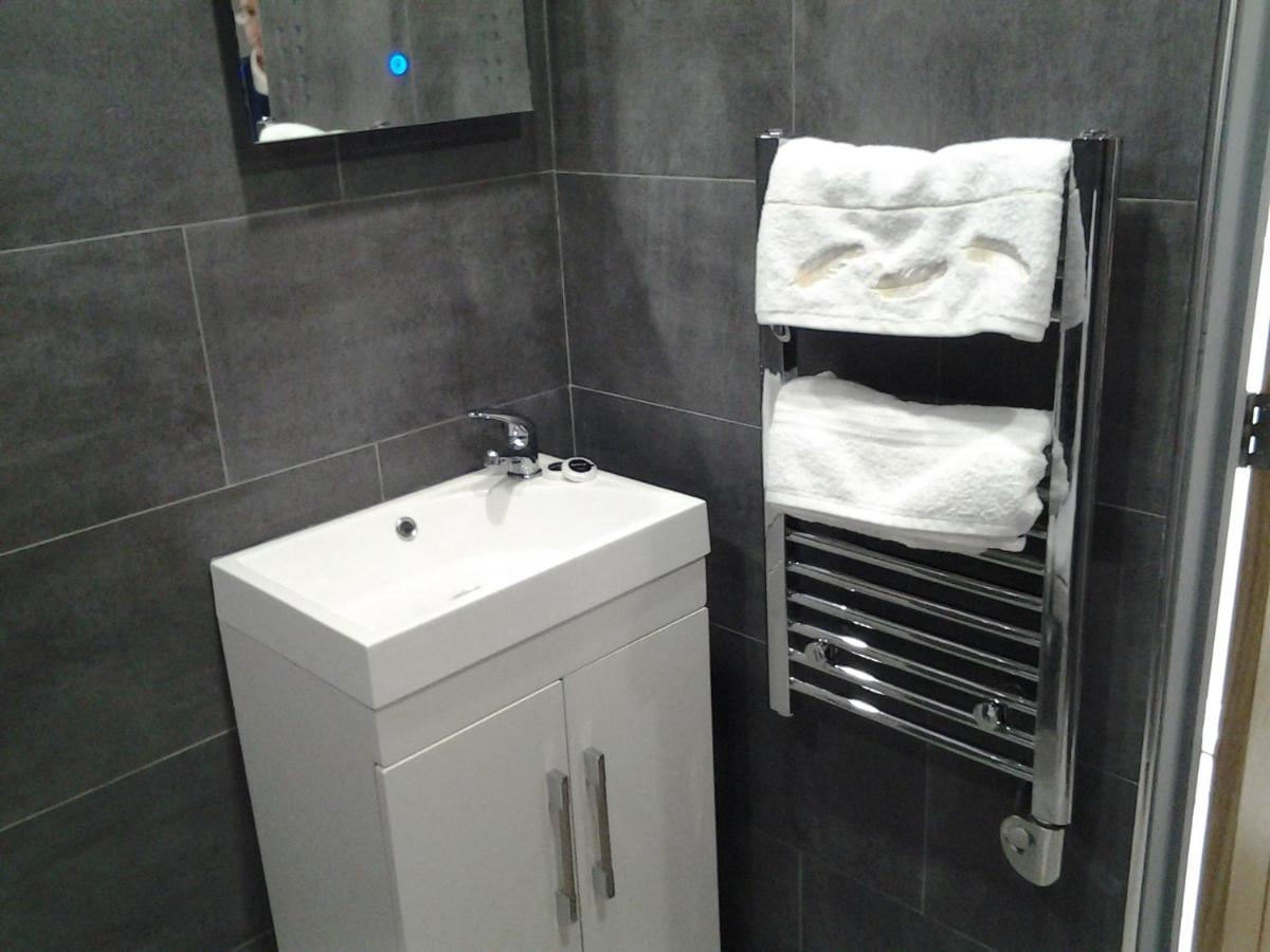 Dowlais Lady Charlotte Guest Rooms Triple Rooms מראה חיצוני תמונה