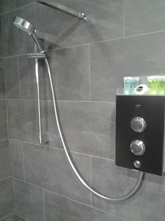 Dowlais Lady Charlotte Guest Rooms Triple Rooms מראה חיצוני תמונה