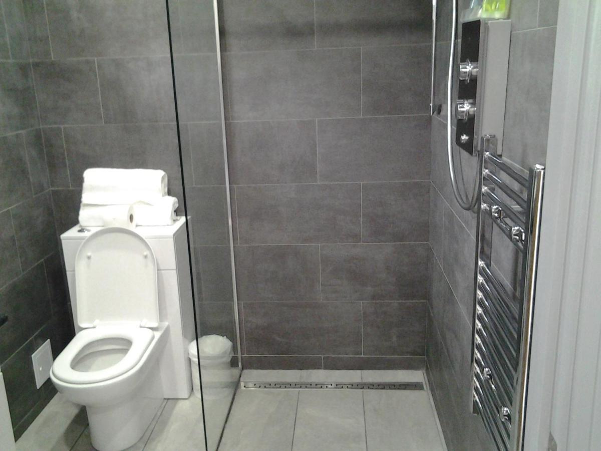 Dowlais Lady Charlotte Guest Rooms Triple Rooms מראה חיצוני תמונה