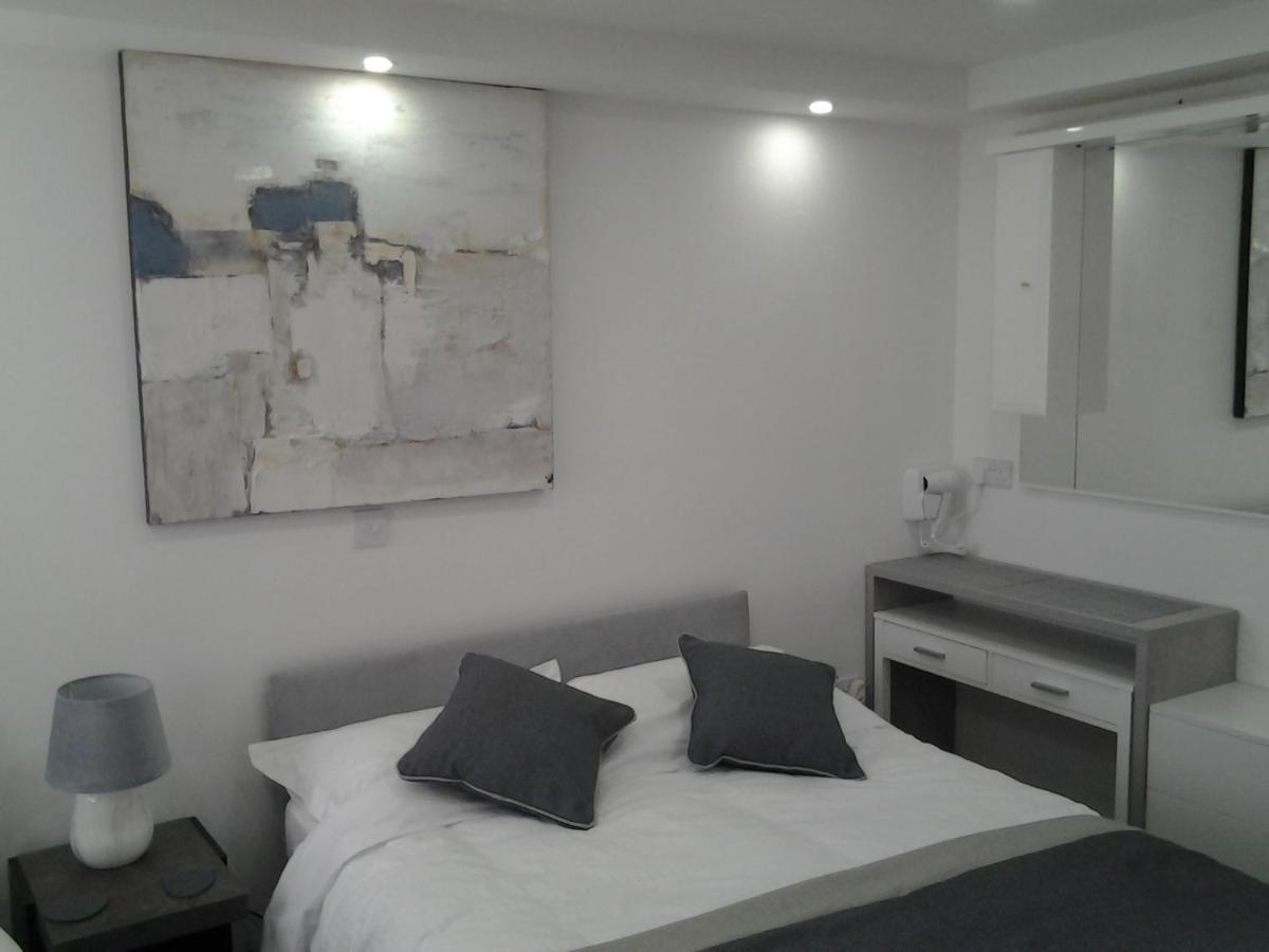 Dowlais Lady Charlotte Guest Rooms Triple Rooms מראה חיצוני תמונה