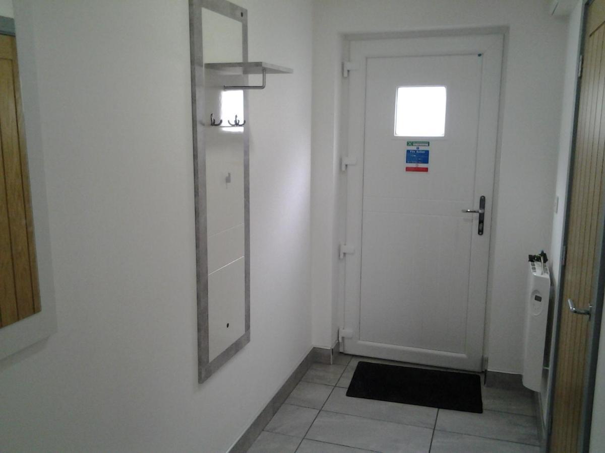 Dowlais Lady Charlotte Guest Rooms Triple Rooms מראה חיצוני תמונה