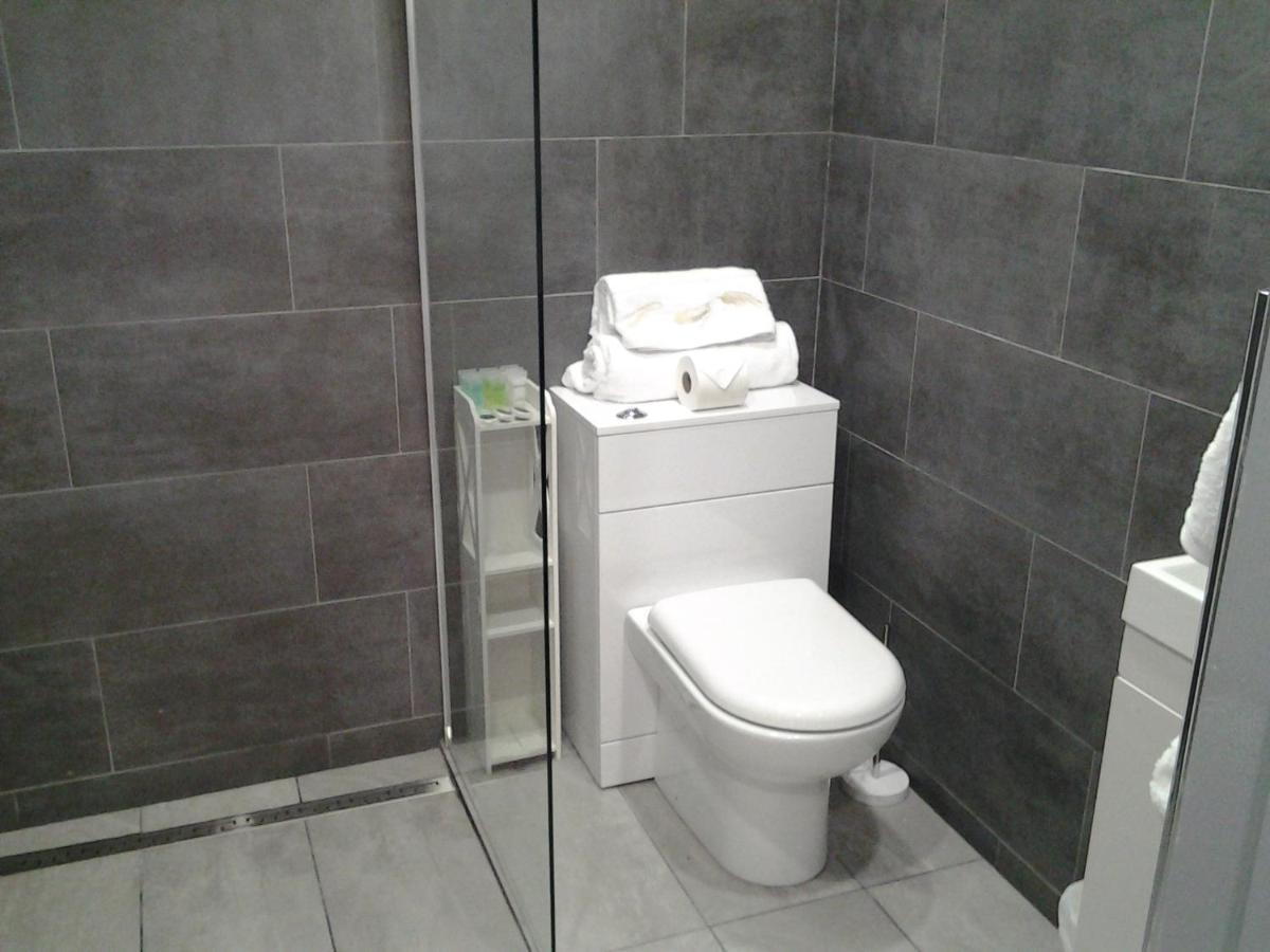 Dowlais Lady Charlotte Guest Rooms Triple Rooms מראה חיצוני תמונה