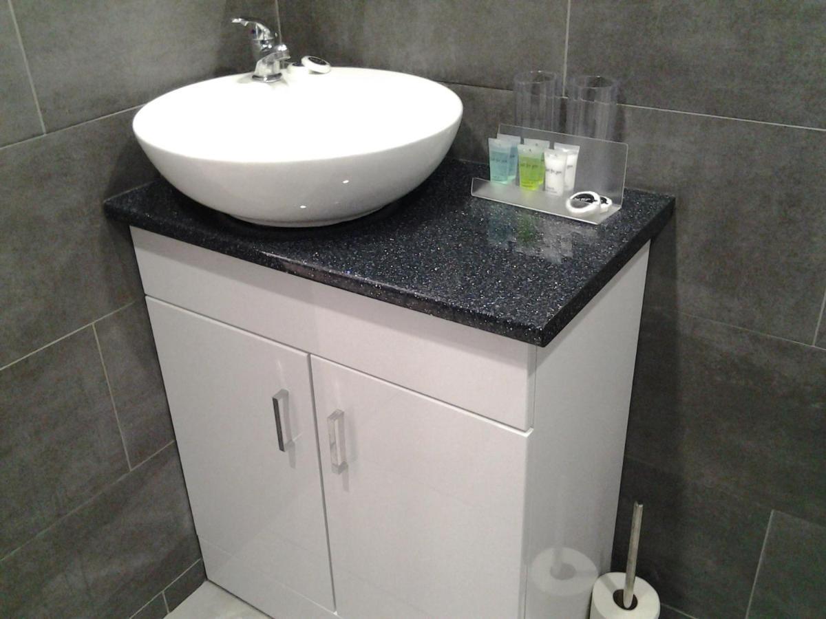 Dowlais Lady Charlotte Guest Rooms Triple Rooms מראה חיצוני תמונה